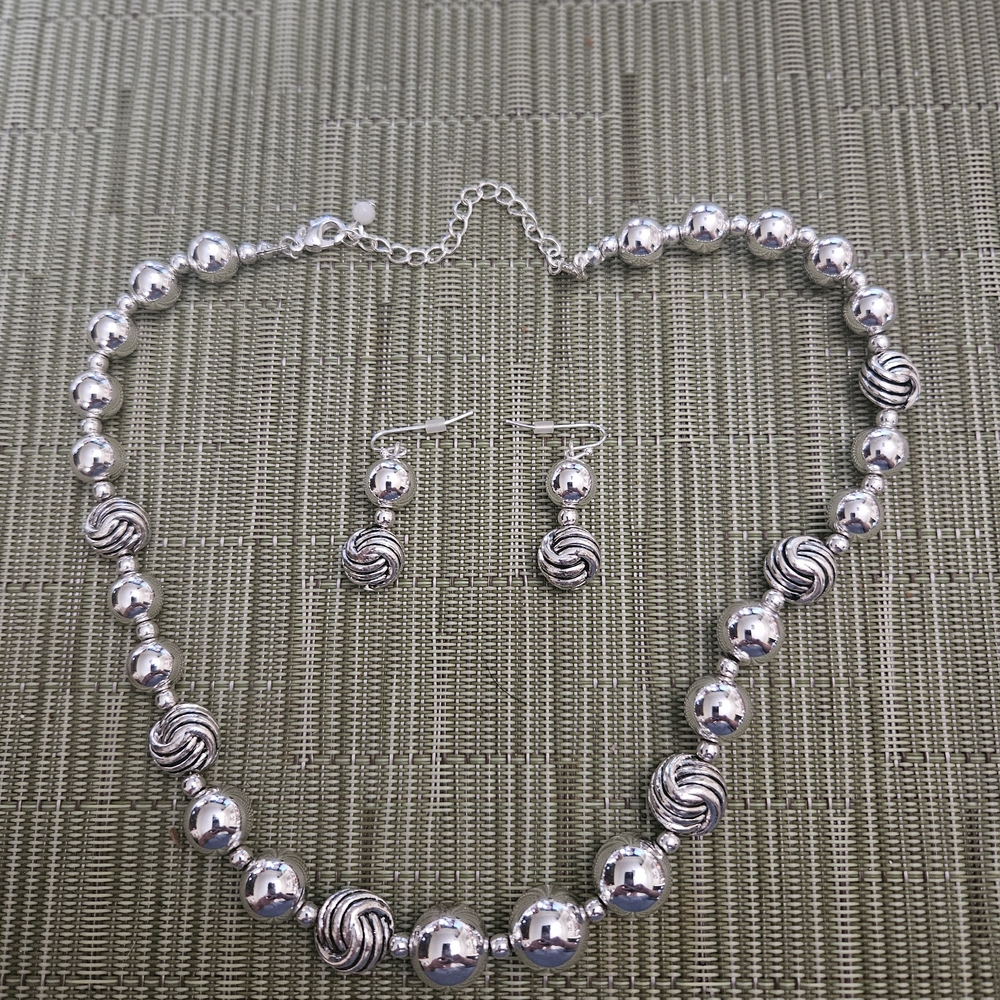 Elegant Silver Necklace and Earring Set